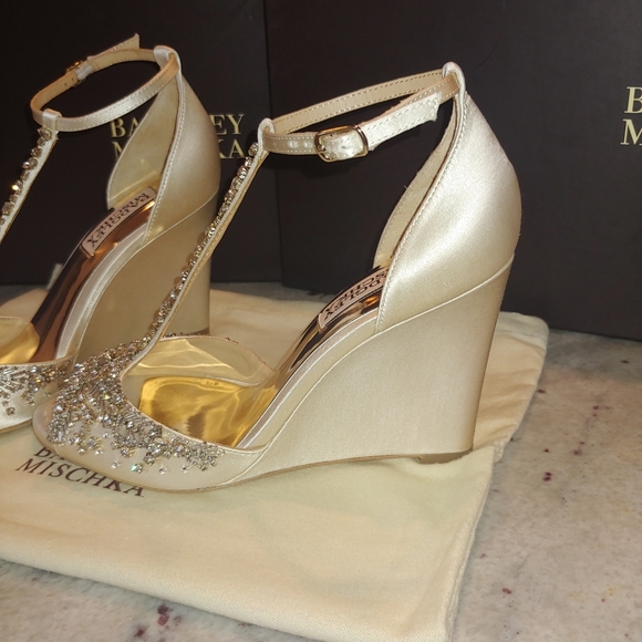 NIB Badgley Mischka Crystal Wedge Sandals - Picture 6 of 8